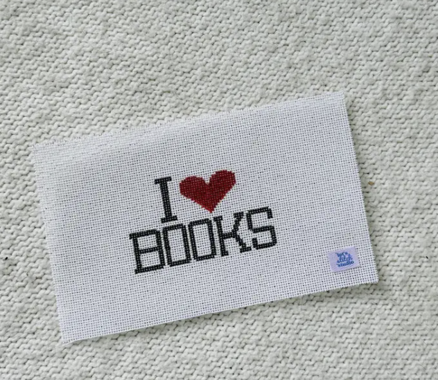 I Heart Books 18 Mesh Hand Painted Needlepoint Canvas needlepoint canvas